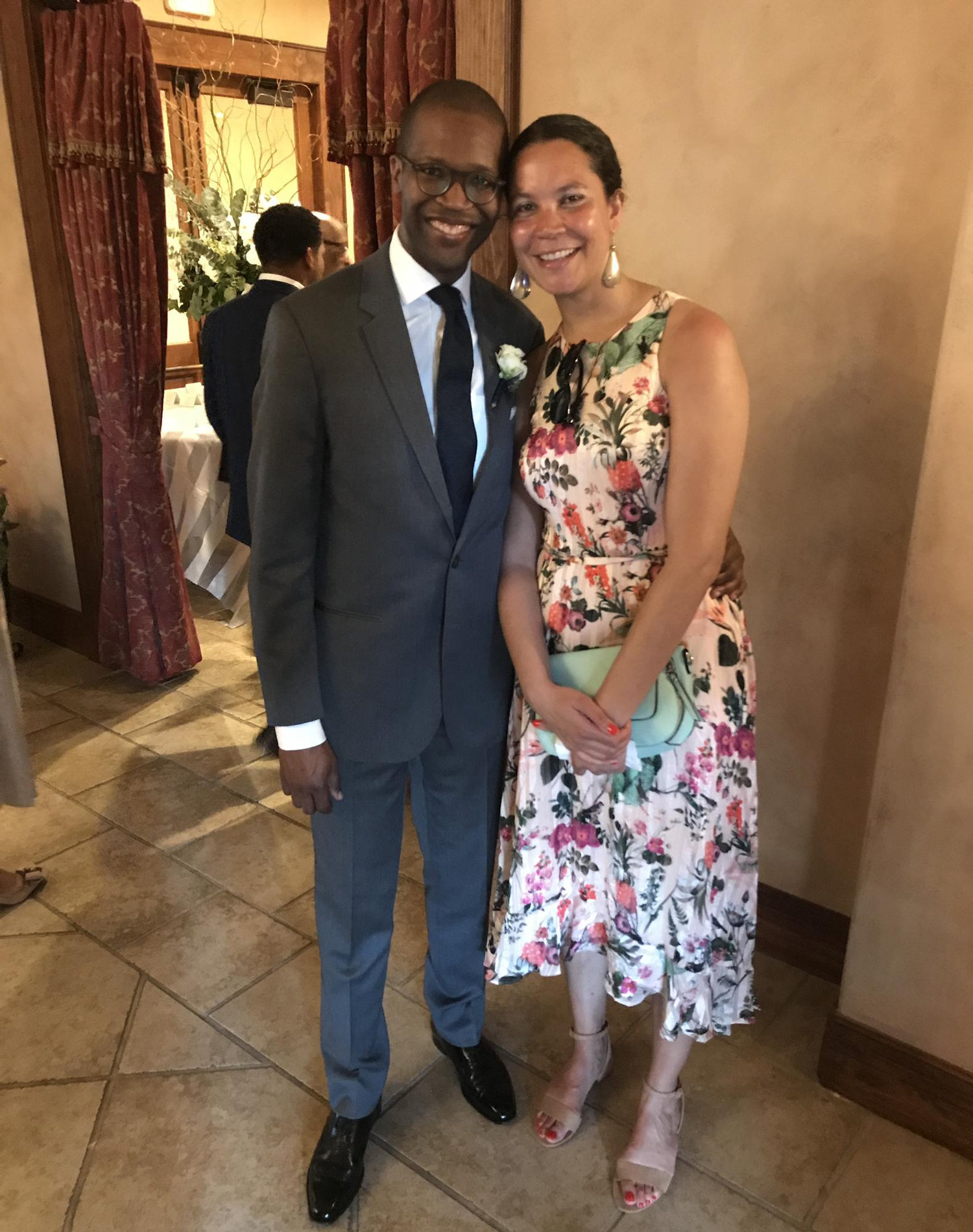Vanessa meets Lloyd's family at his sister Jessica's wedding