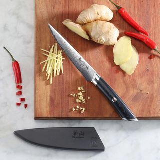 Kuro Serrated Utility Knife