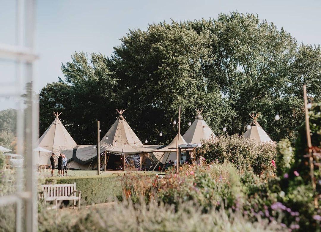 The Wedding Website of Danielle Ransom and Callum Killarney