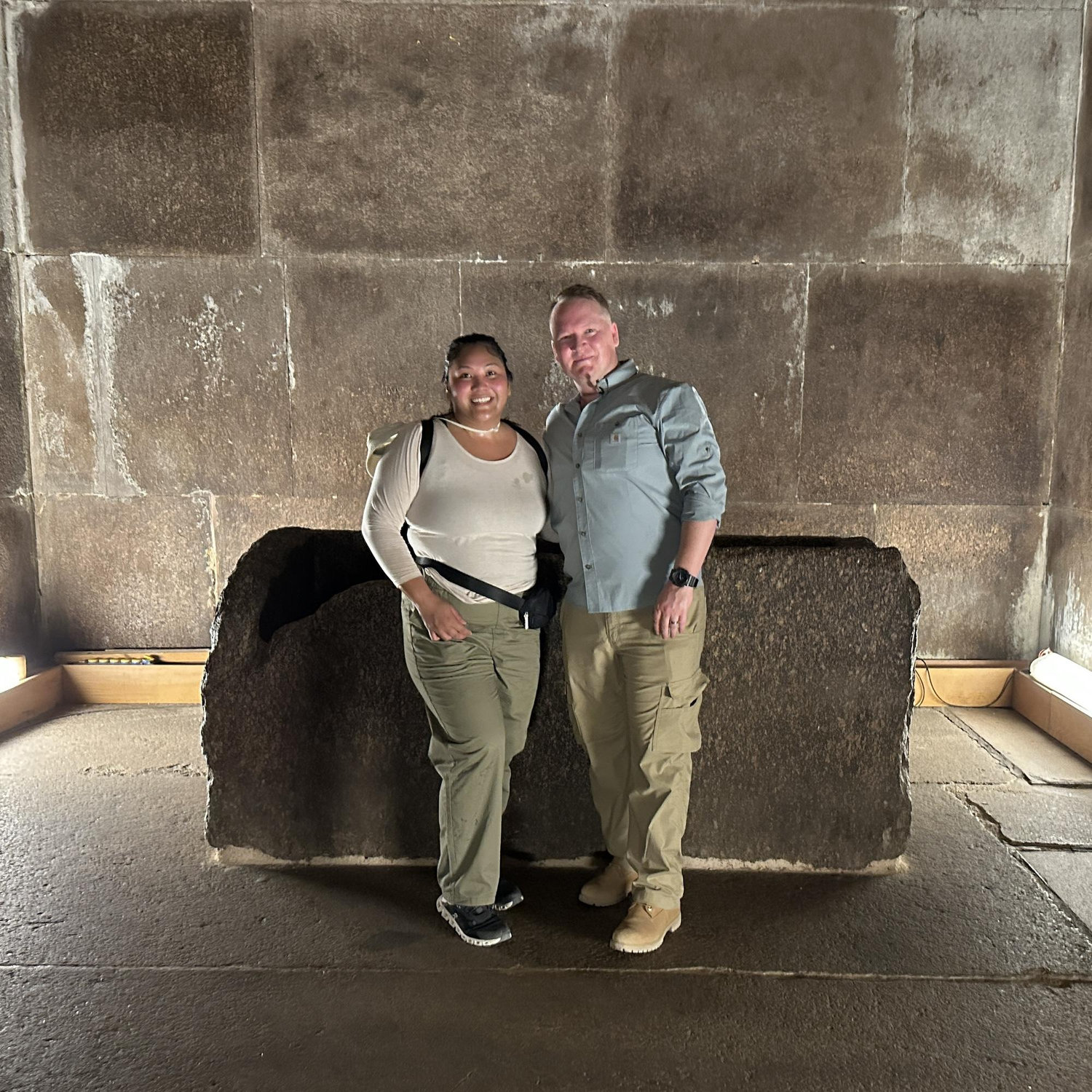 ๐ช๐ฌ We climbed into the Great Pyramid where the empty tomb of King Khufu lies ๐ชฆ