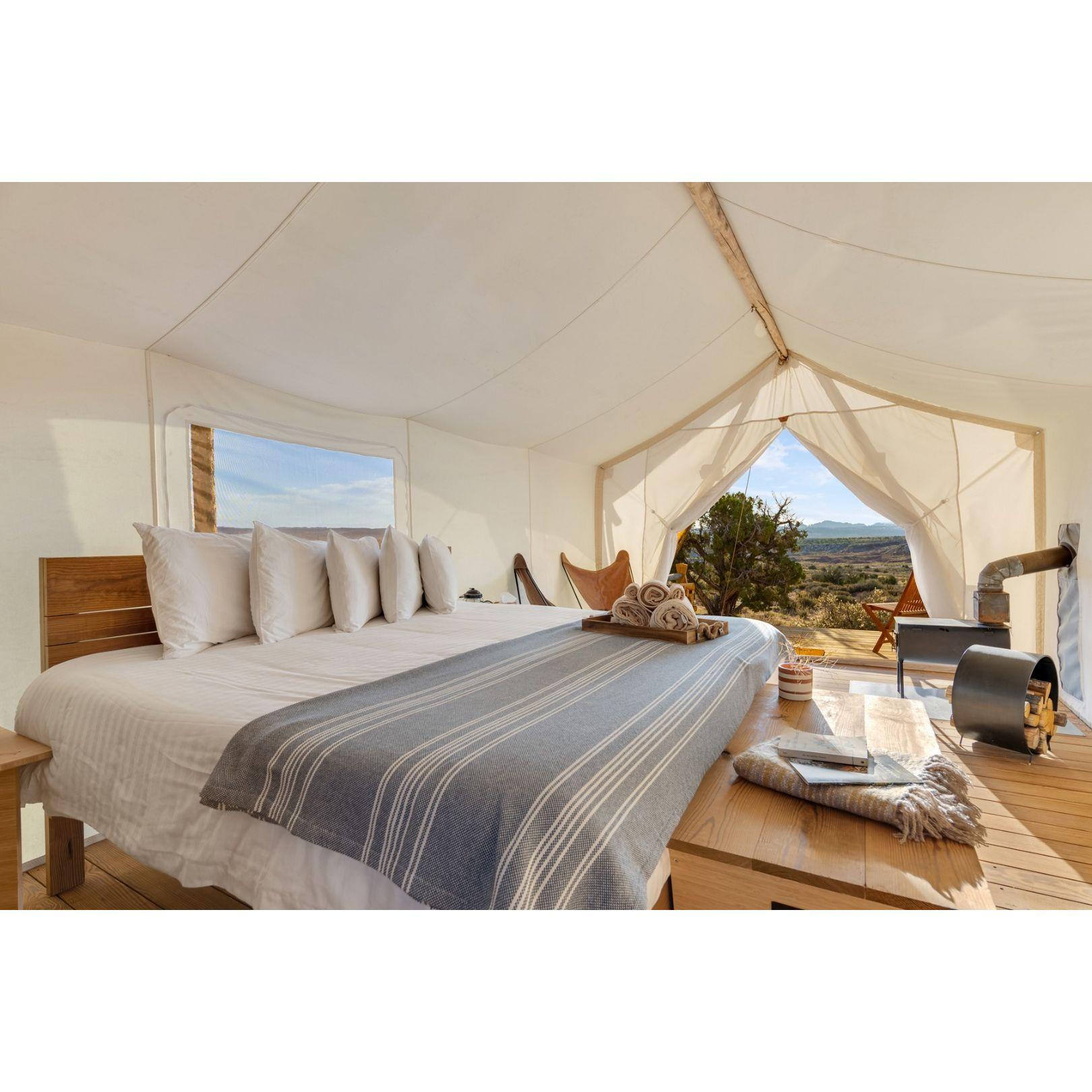 Deluxe tent with en-suite bath