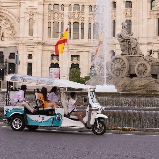 Honeymoon Excursion: Madrid Tuk Tuk Tour