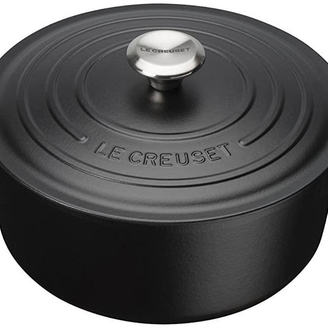 Le Creuset Signature Round Dutch Oven, 5.5 qt, Licorice