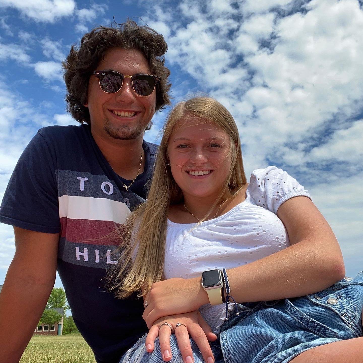 Picnic date for their 3rd anniversary!