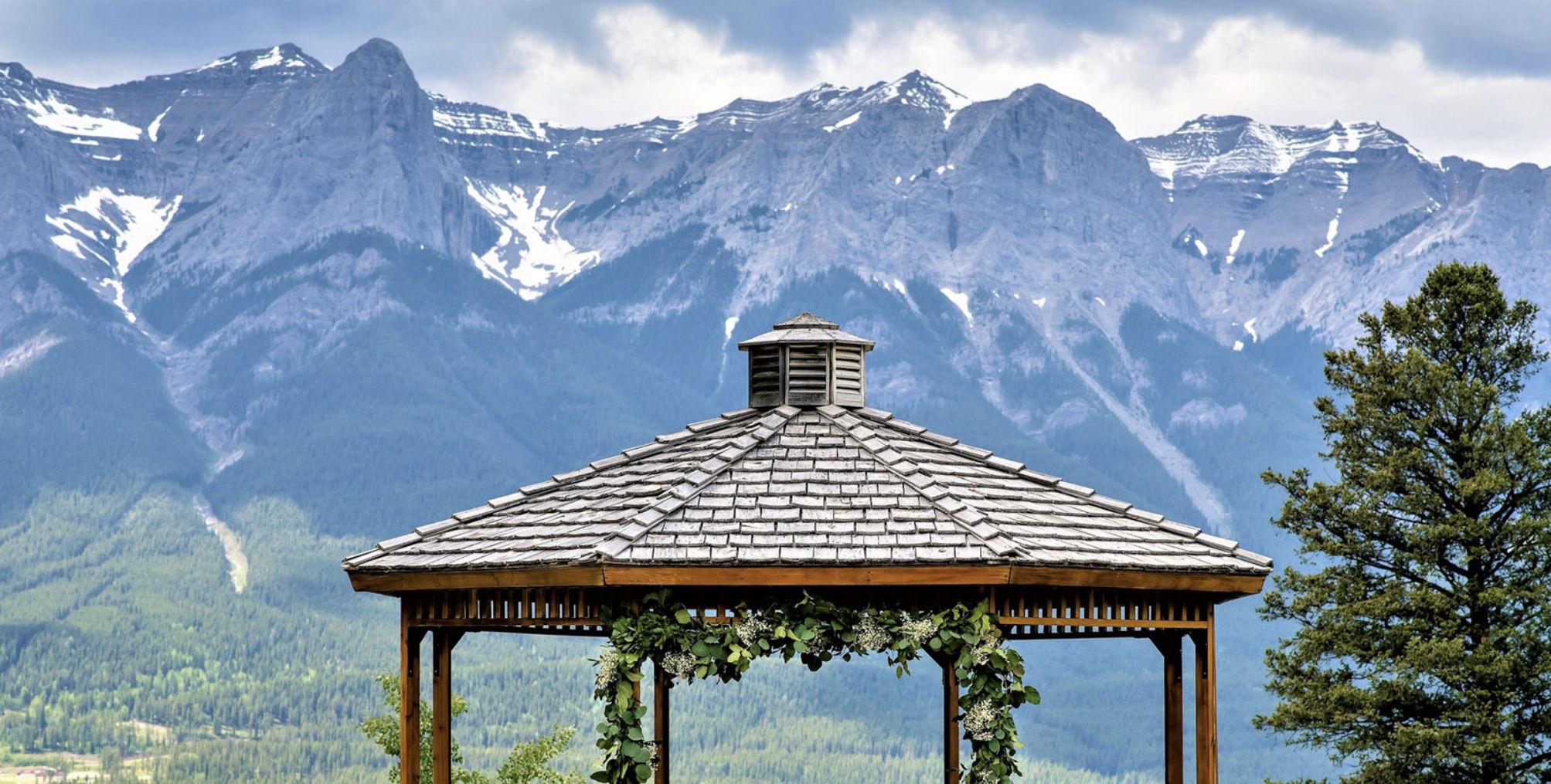 The Wedding Website of Kirsten Armstrong and Zsolt Timar-Geng