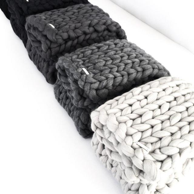OVERSIZE KNITT WOOLLEN THROW