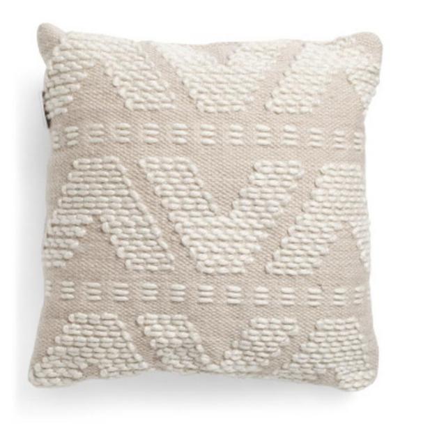 18x18 Indoor Outdoor Triangle Pillow