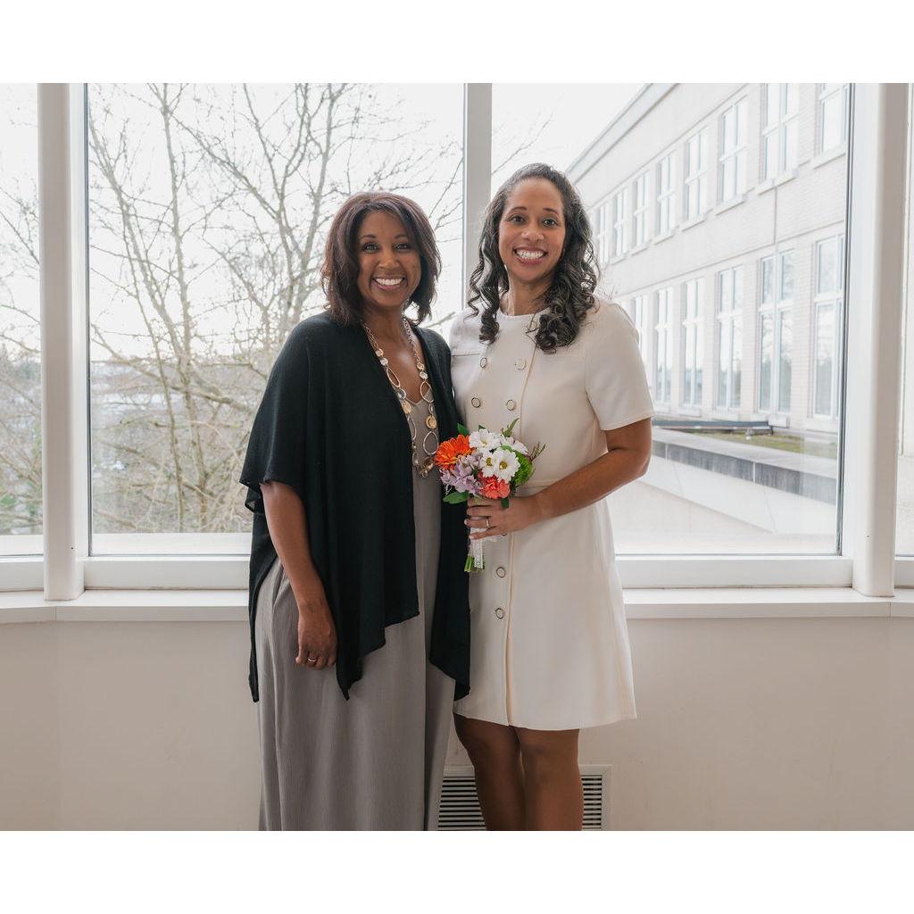 Lena and her older sister, Londi.