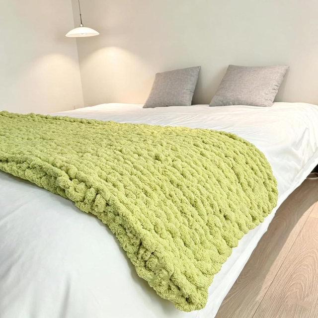 Chunky Knit Blanket Throw 48"x71", Chenille Throw Blankets, Handmade Warm & Cozy Blanket Couch Bed Home Decor, Soft Breathable Banket, Christmas for Couch Bed Sofa Best Gift (Green)
