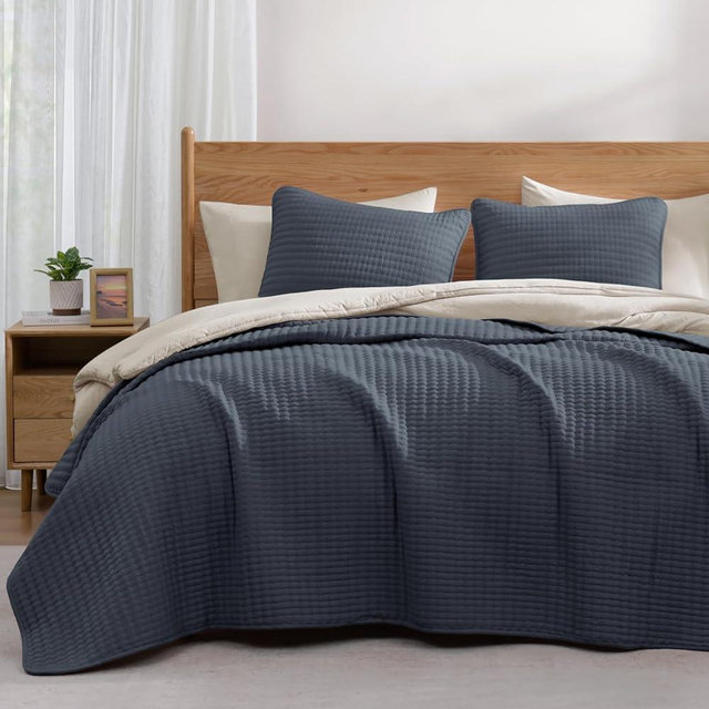 WRENSONGE King Size Quilt-3 Pieces Lightweight Blue Grey Bedspreads King Quilt Bedding Set for All Seasons, Soft Summer Coverlet with 2 Pillow Shams Suitable for Bed, Couch, Quilt Blanket