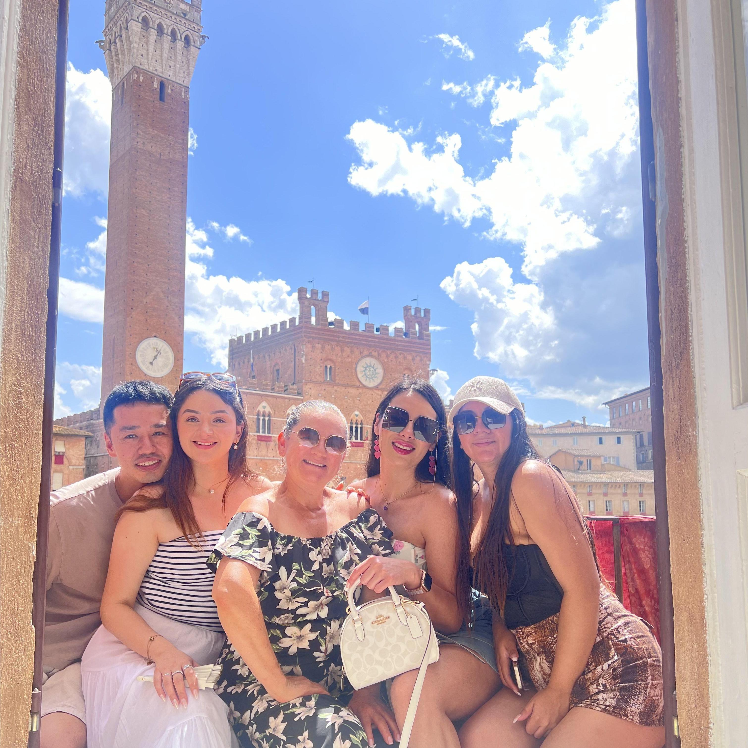 La hermosa familia Rodríguez. Siena, Italia
ロドリゲス家、イタリア、シエナにて