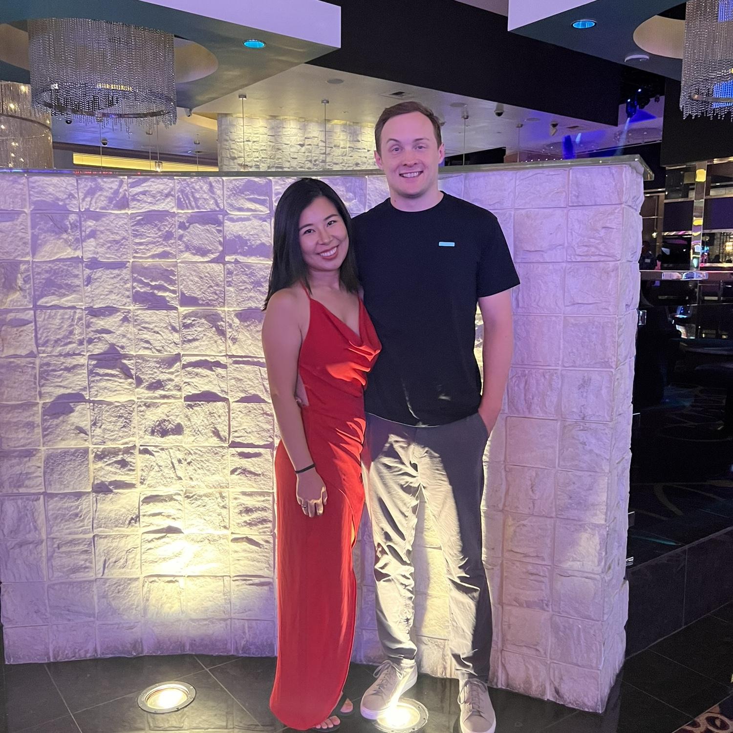 Conor took Diana to Las Vegas. I was told they didn't gamble or drink. They just saw a show and watched a BJJ tournament. Conor还带Diana去拉斯维加斯，他们告诉我他们一没赌二没喝。他们仅仅看了个表演和柔道比赛。