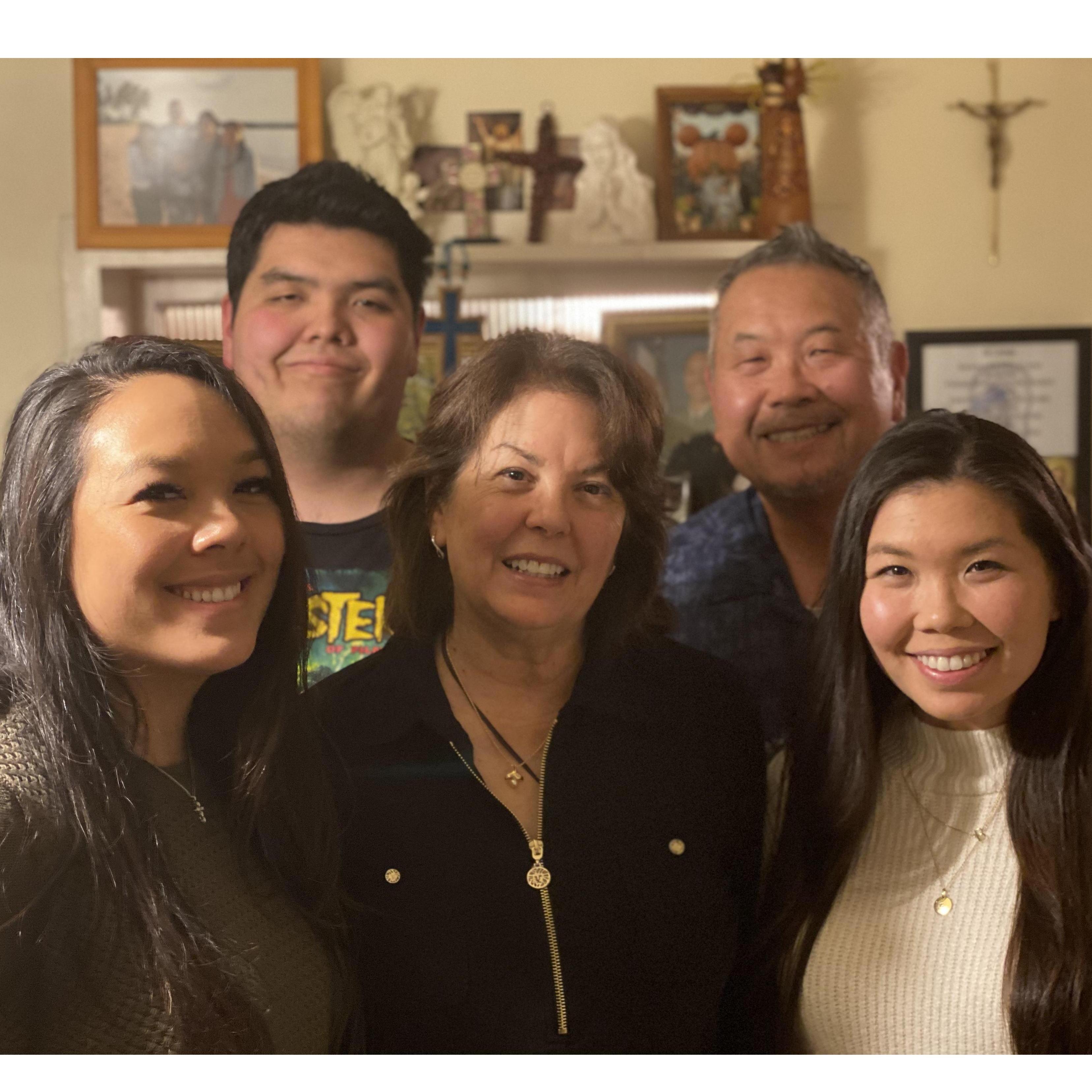 The Ueno Family!
Lew, Terese, Brittany, Tara and Nolan