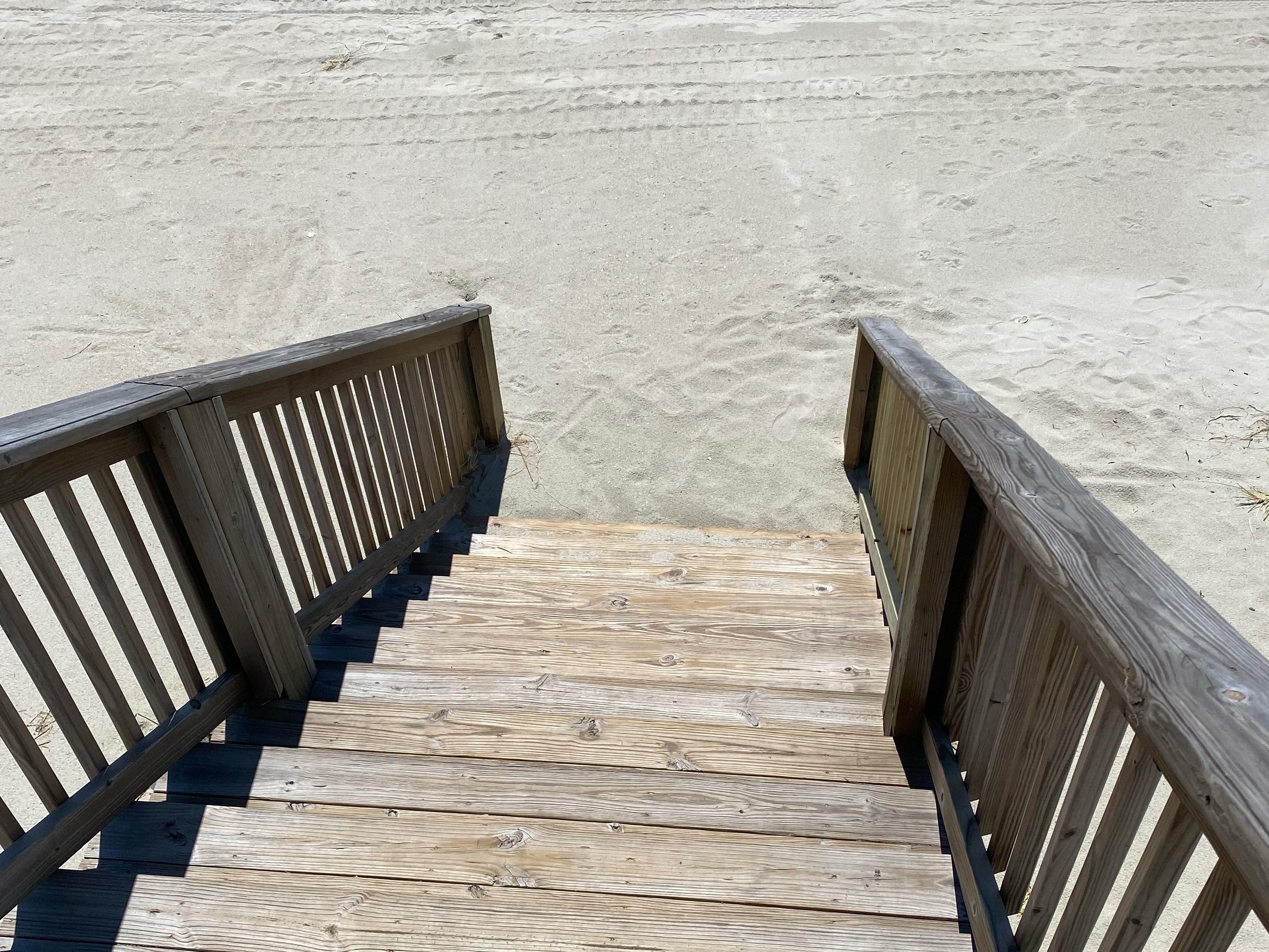 The Wedding Website of Sydney Lunn and Vinny Darrah