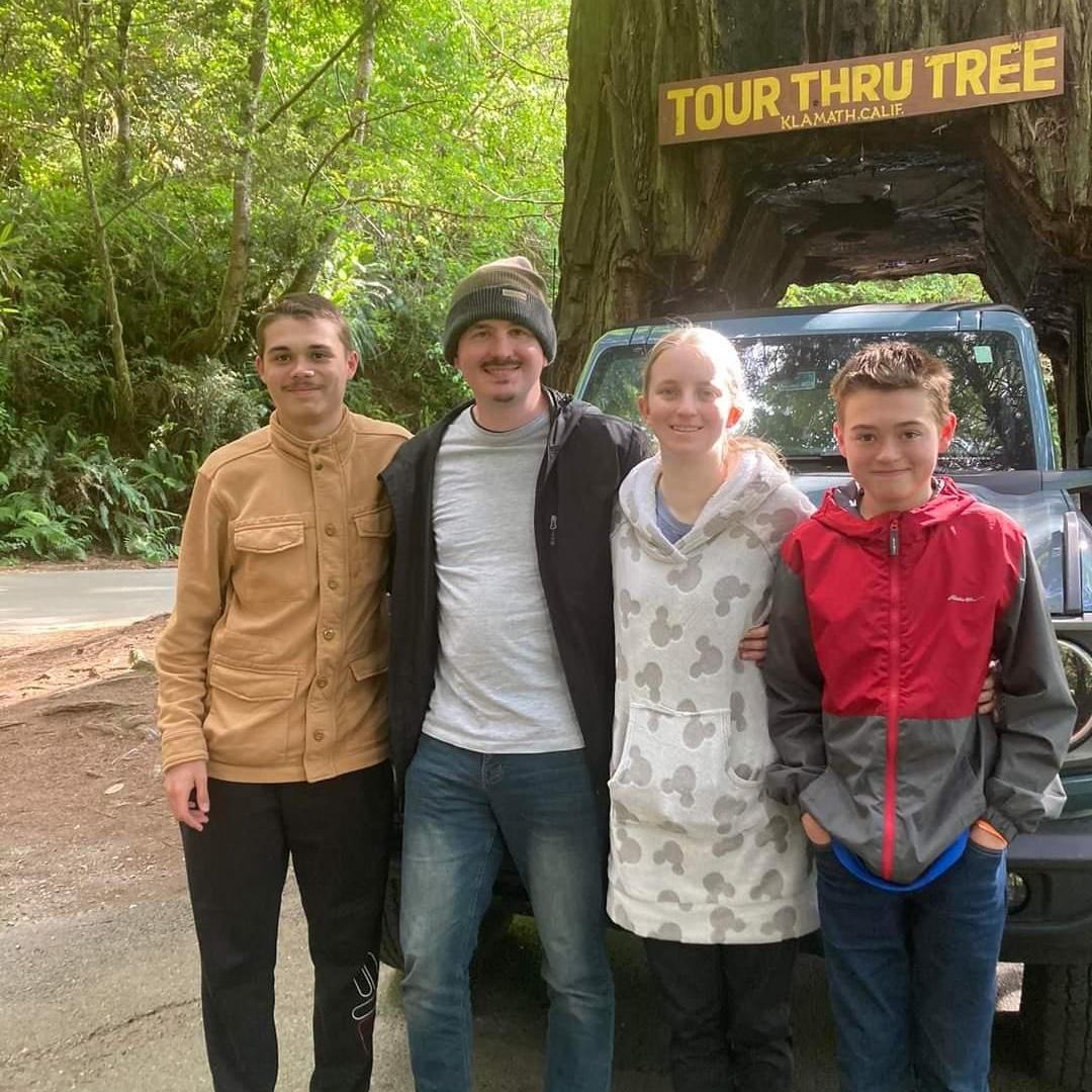 Drive-thru tree at the Redwoods