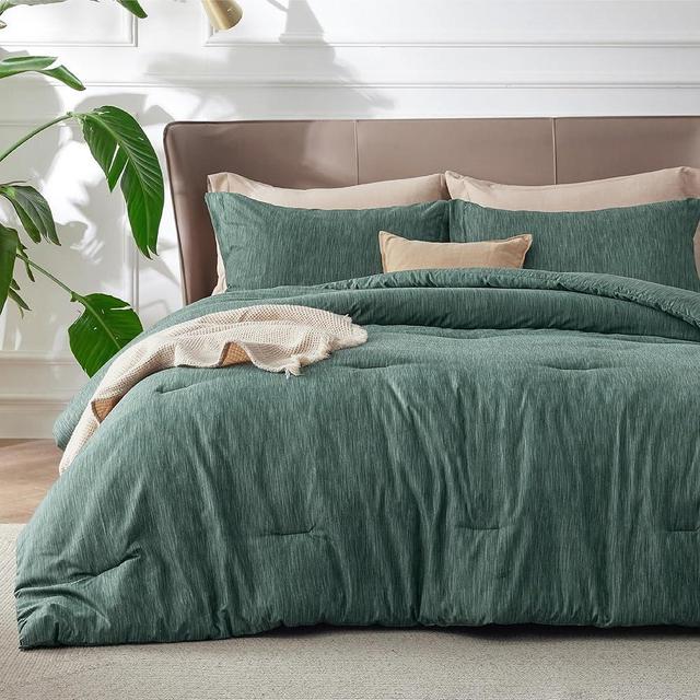 Bedsure Queen Comforter Set - Emerald Green Comforter Queen Size, Soft Bedding for All Seasons, Cationic Dyed Bedding Set, 3 Pieces, 1 Comforter (90"x90") and 2 Pillow Shams (20"x26"+2")
