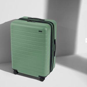 Expandable Medium Suitcases: Sea Green | Away