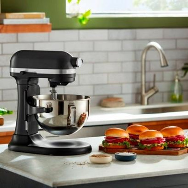 KitchenAid® 5.5 Quart Bowl-Lift Stand Mixer - Black Matte | KitchenAid US