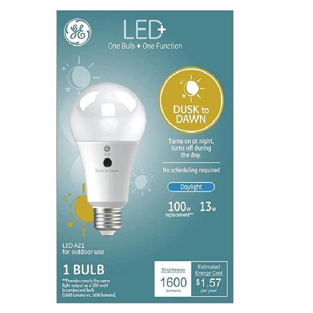 GE Lighting 93121490 LED+ Dusk to Dawn 100-Watt Replacement A21 with built-in sensor, Daylight