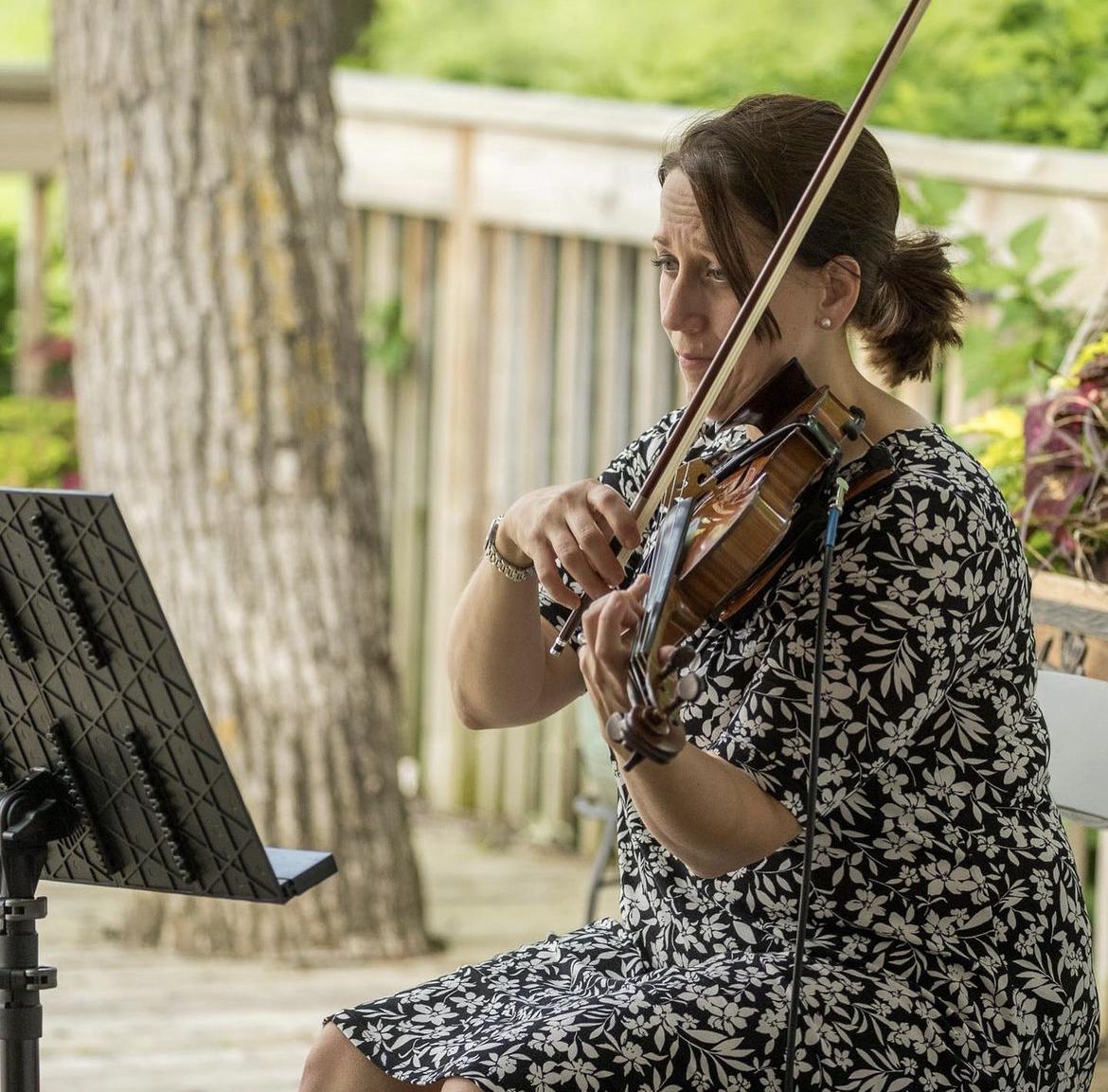 VIOLINIST
Lauren Canitia