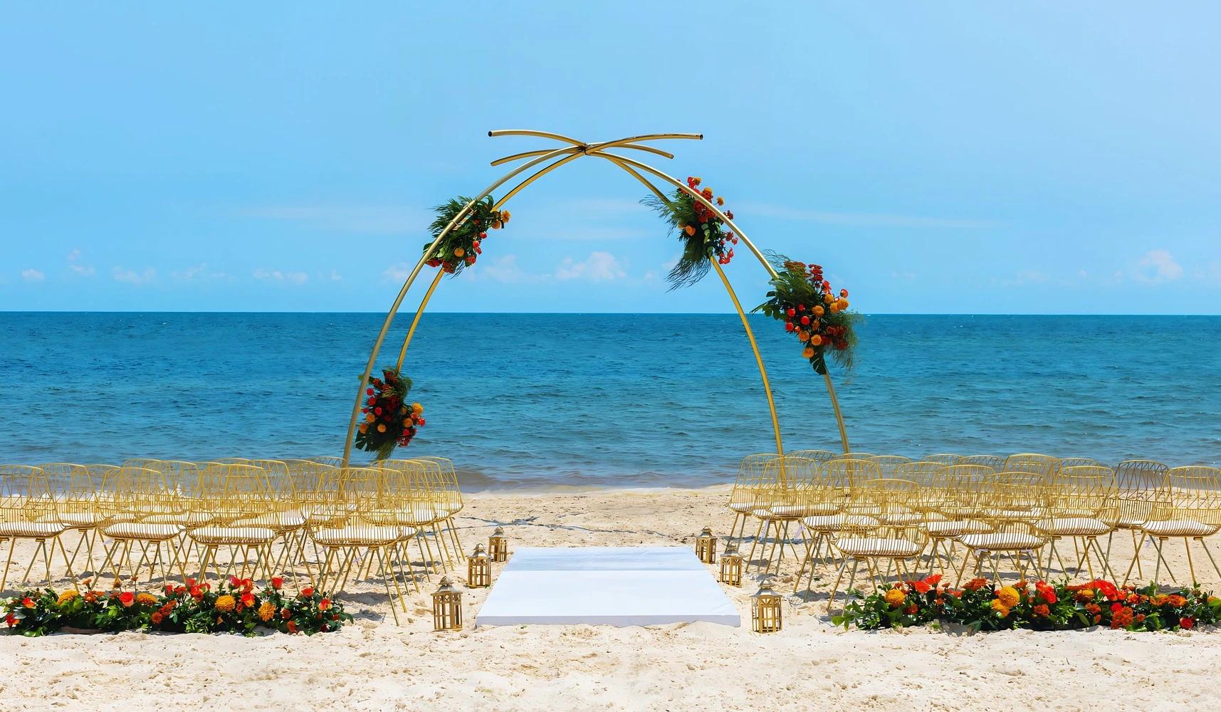The Wedding Website of Ashley Moya and Hung Nguyen