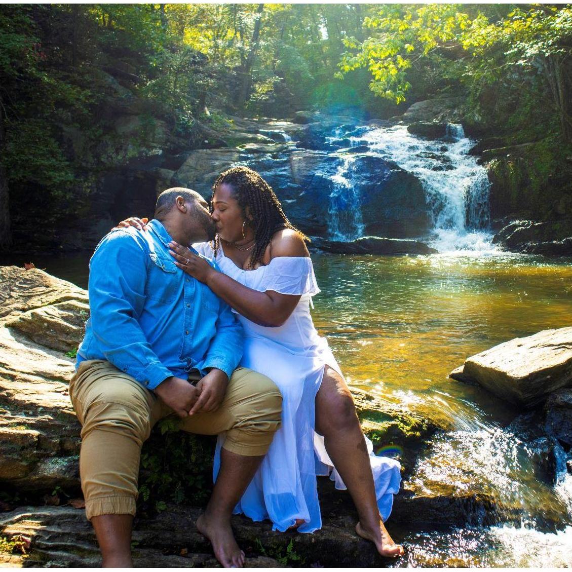 We love nature and it's only natural that we ended up at Cochran Mills Park.