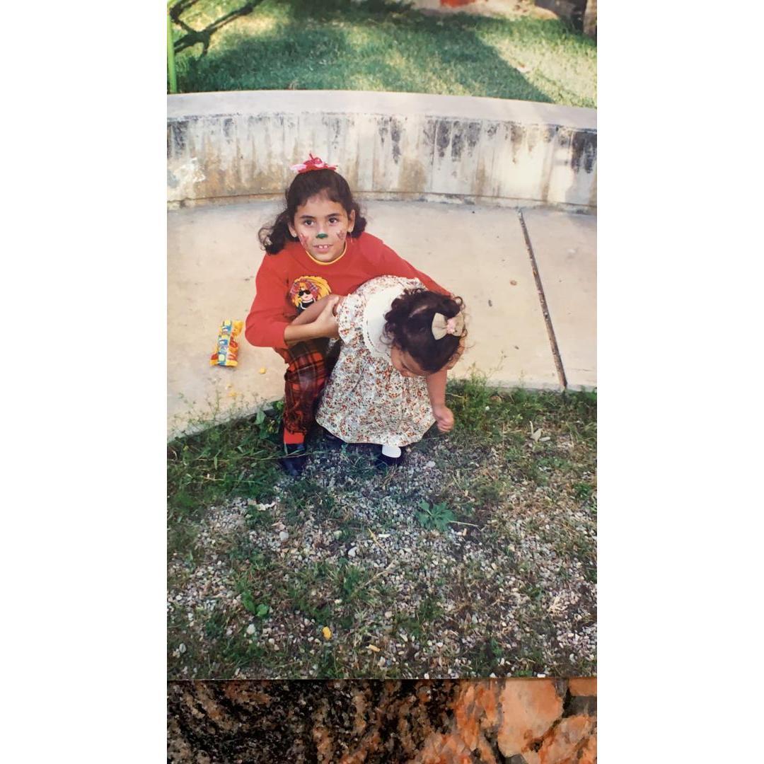 Kare y su hermana Kat peques