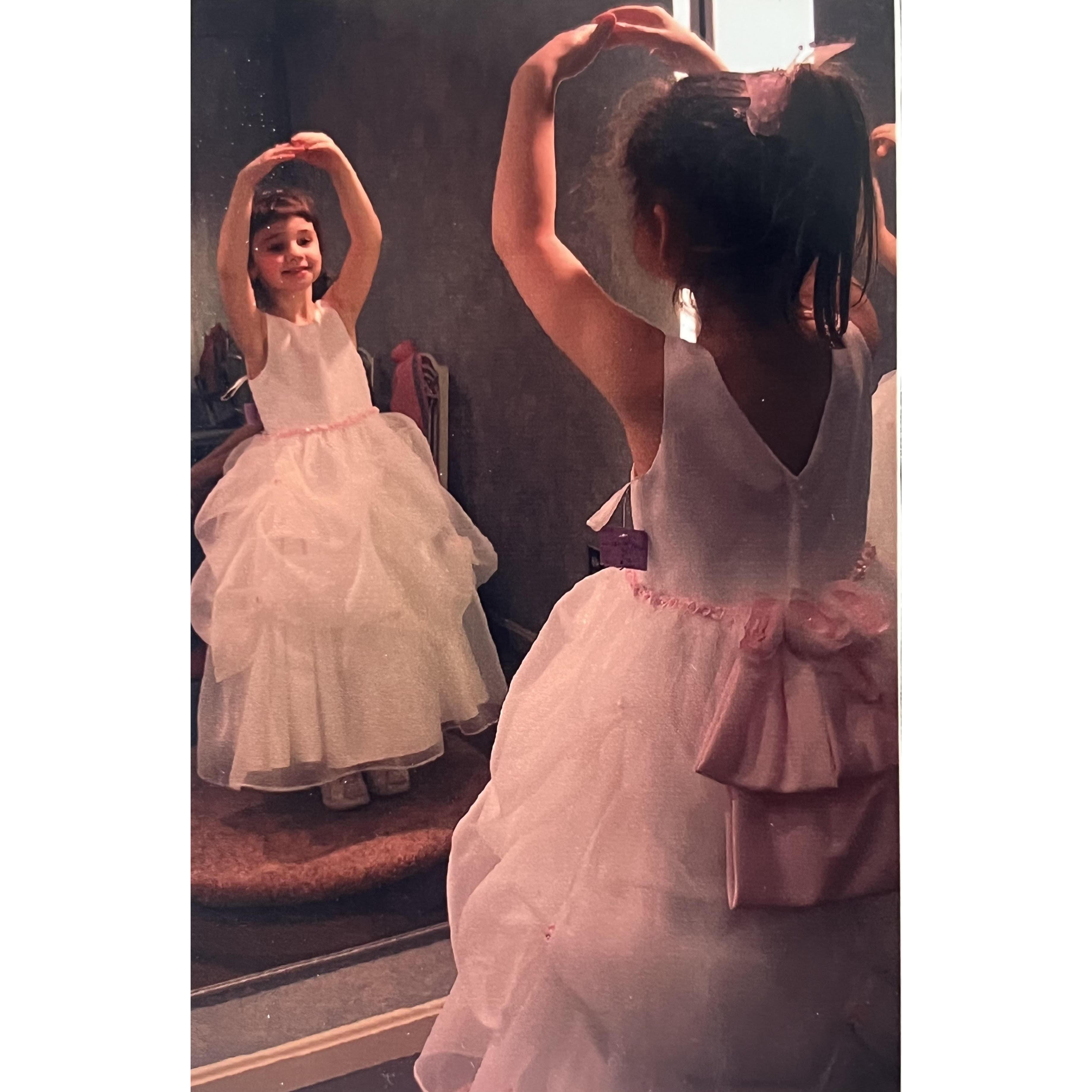 Little Emma waiting for Eli💍