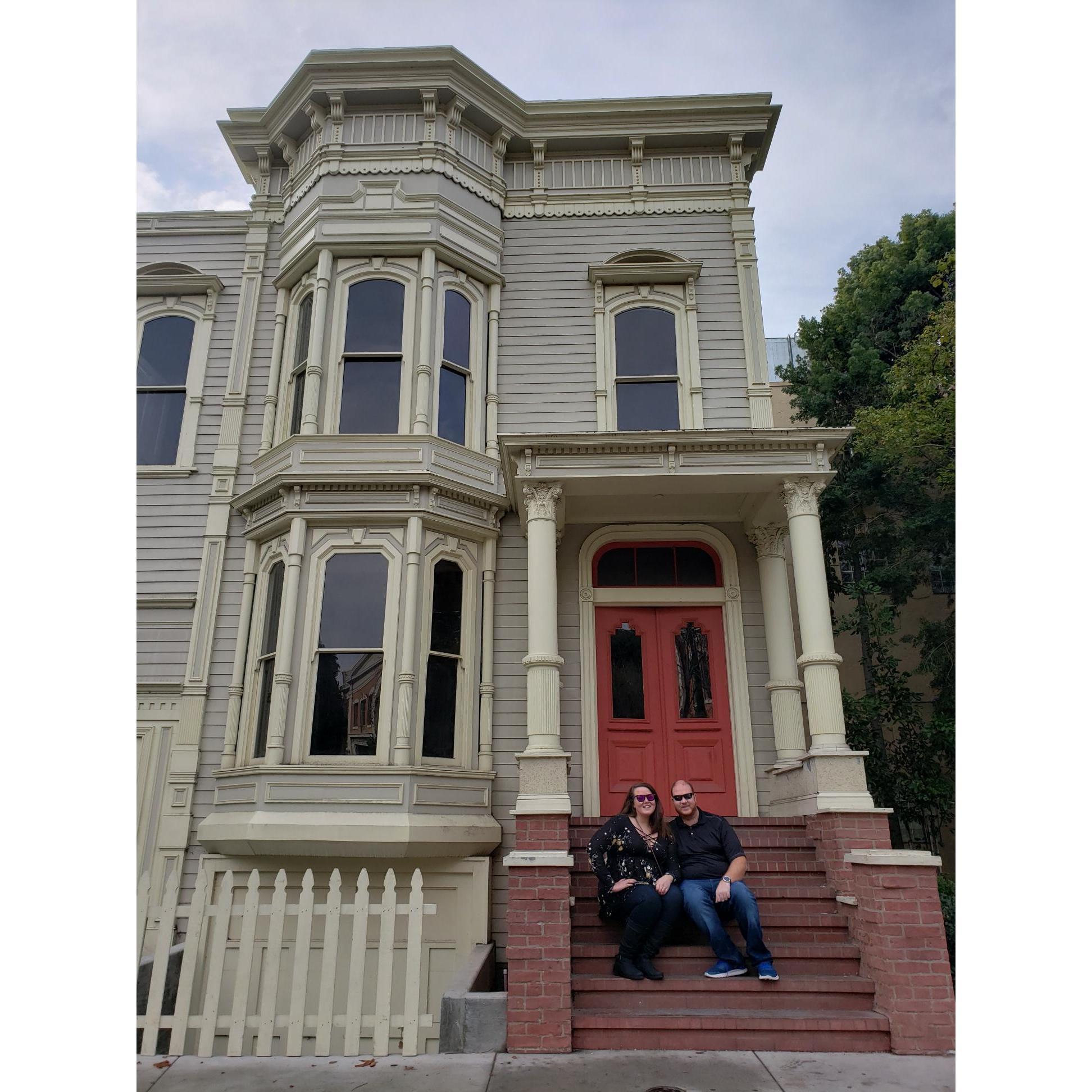 Yes, that's the Full House house. When we were in LA we took the Warner Brothers studio tour