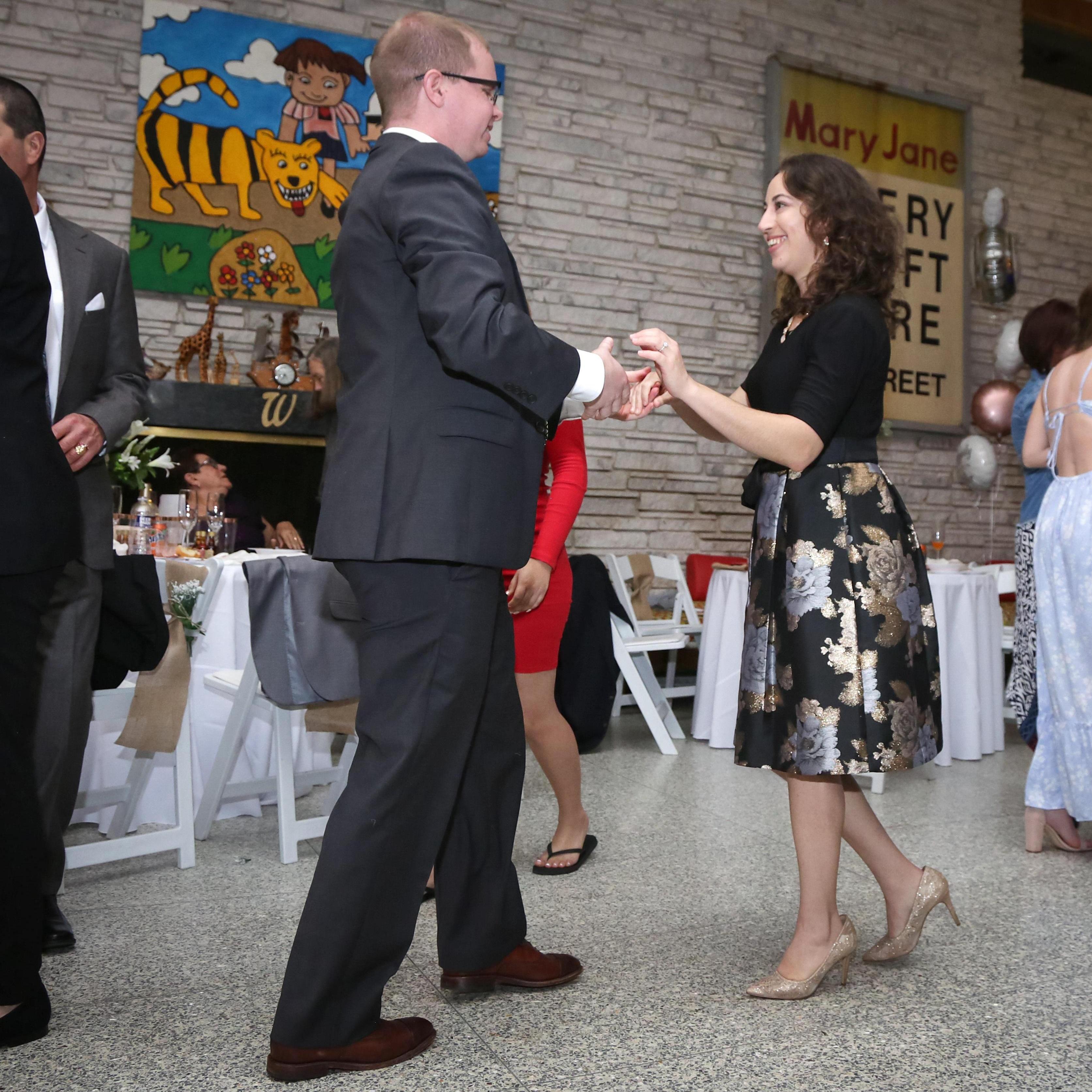 Even though we took dance lessons all year, this is one of the few pictures we have of us dancing./ Tomamos clases de baile todo el año, esta es una de las pocas fotos que tenemos de nosotros bailando