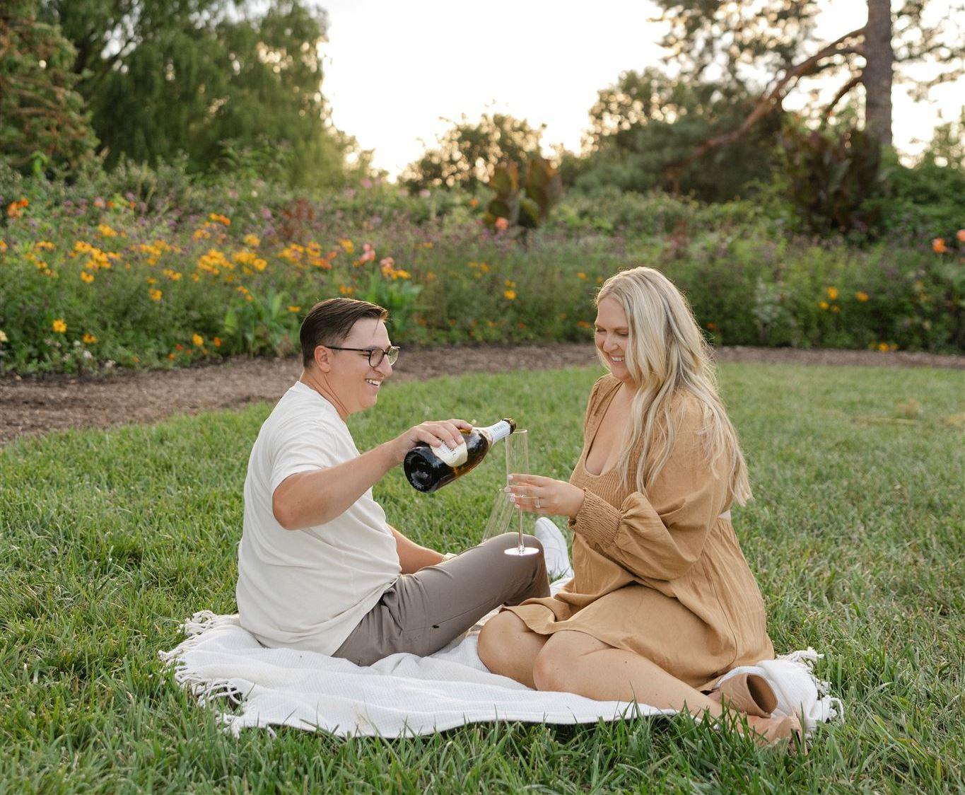 The Wedding Website of Laura Gunkel and Samuel Sketch