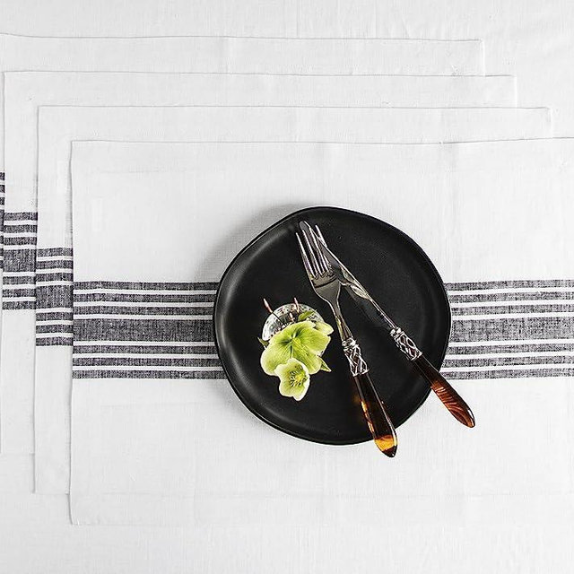 Solino Home Linen Placemats Set of 4 – 100% Pure Linen Farmhouse Placemats 14 x 19 Inch – Black and White Tablemats for Spring, Summer – Handcrafted from European Flax and Machine Washable