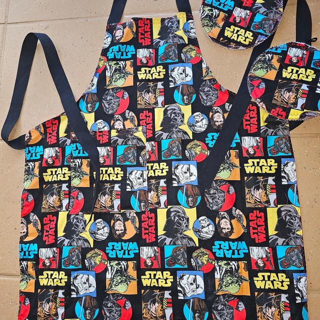 Star Wars Apron. Handmade Fully Lined With Coordinating Fabric. Pocket, Xlong Ties For Any Size Cook 2 Free Potholders fabric discontinued