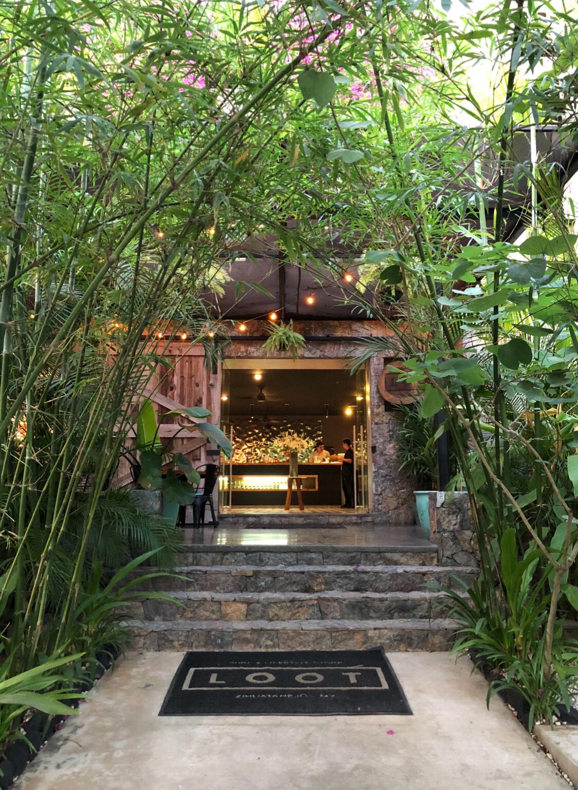 Welcome to Loot!
(right across the street from the hotel)