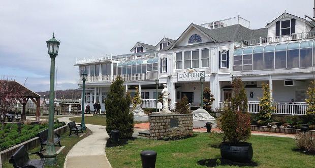 The Wedding Website of Joanna Castrogivanni and James Lennon