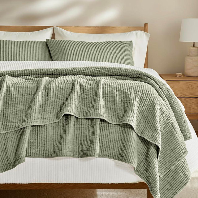 EVERGRACE Cotton Coverlet Set King Size 3 Pieces, Lightweight Soft Ribbed Matelassé Bedspread Quilt Set, Cozy Oversized Quilted Bedding Set with 2 Pillow Shams for All Seasons, Sage Green