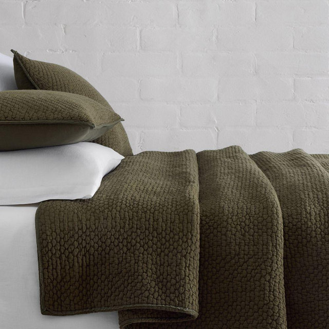 Reflections Matelasse Full/Queen Quilt, Dark Olive