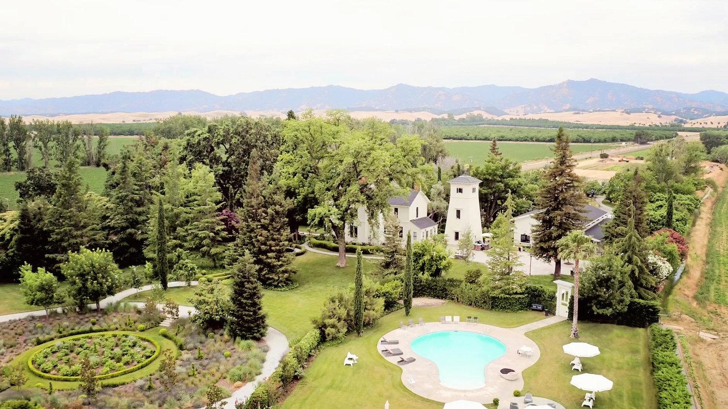 The Wedding Website of Sydney Barnard and Lake Lutes