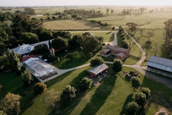 The Wedding Website of Molly Archibald and Tate Marsh