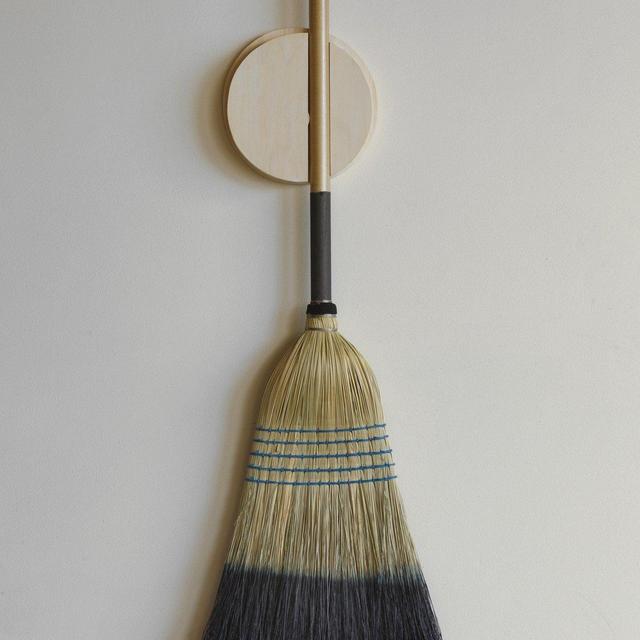 LOSTINE - BROOM HOLDER