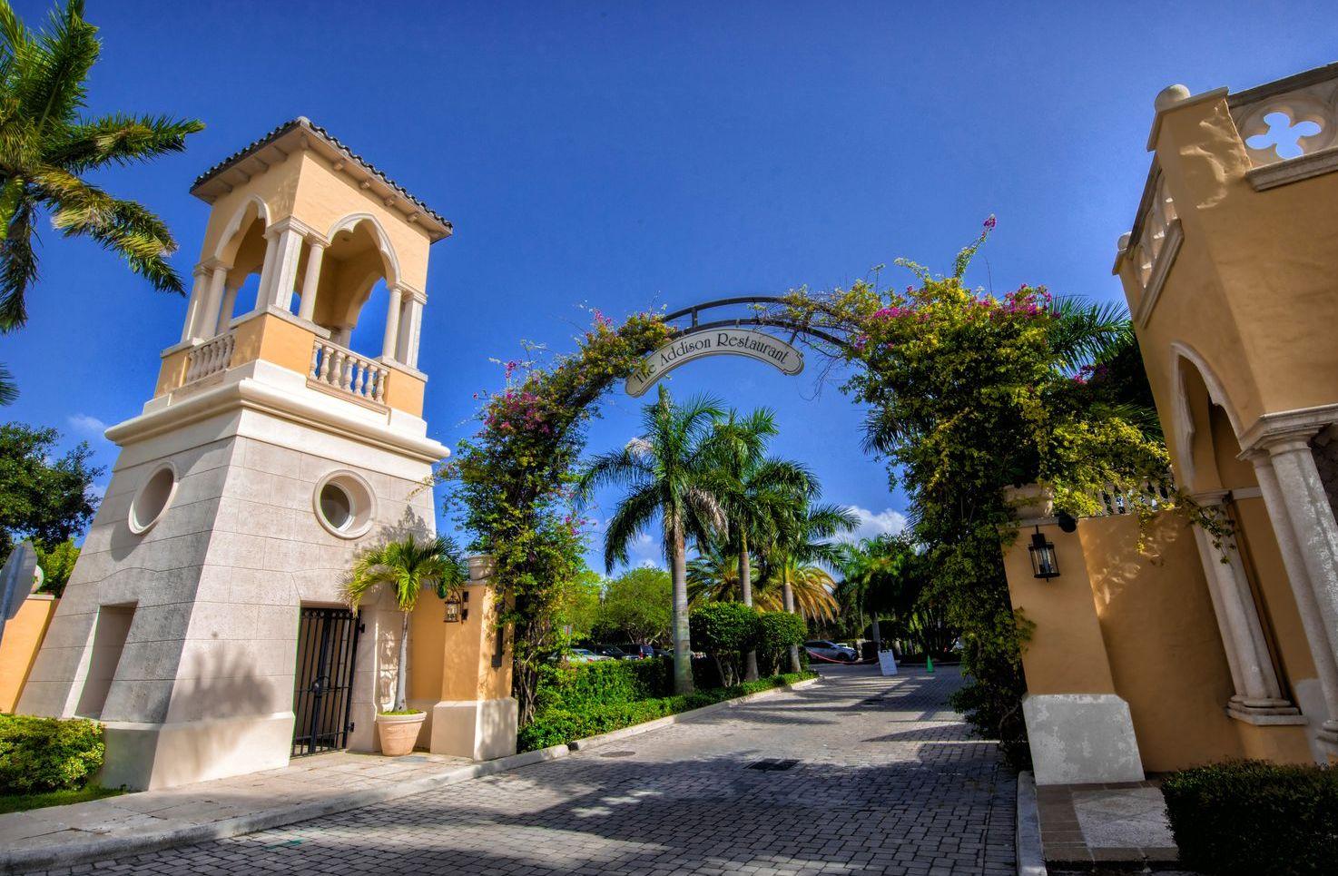 The Wedding Website of Sydney DeFruscio and Dean Argaman