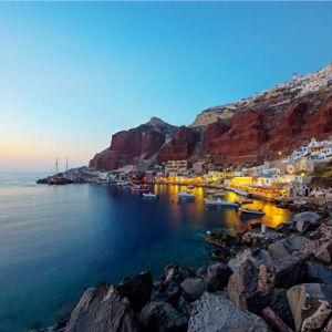 Honeymoon stop #3: Exploring Santorini
