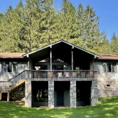 Lakeside cabin
