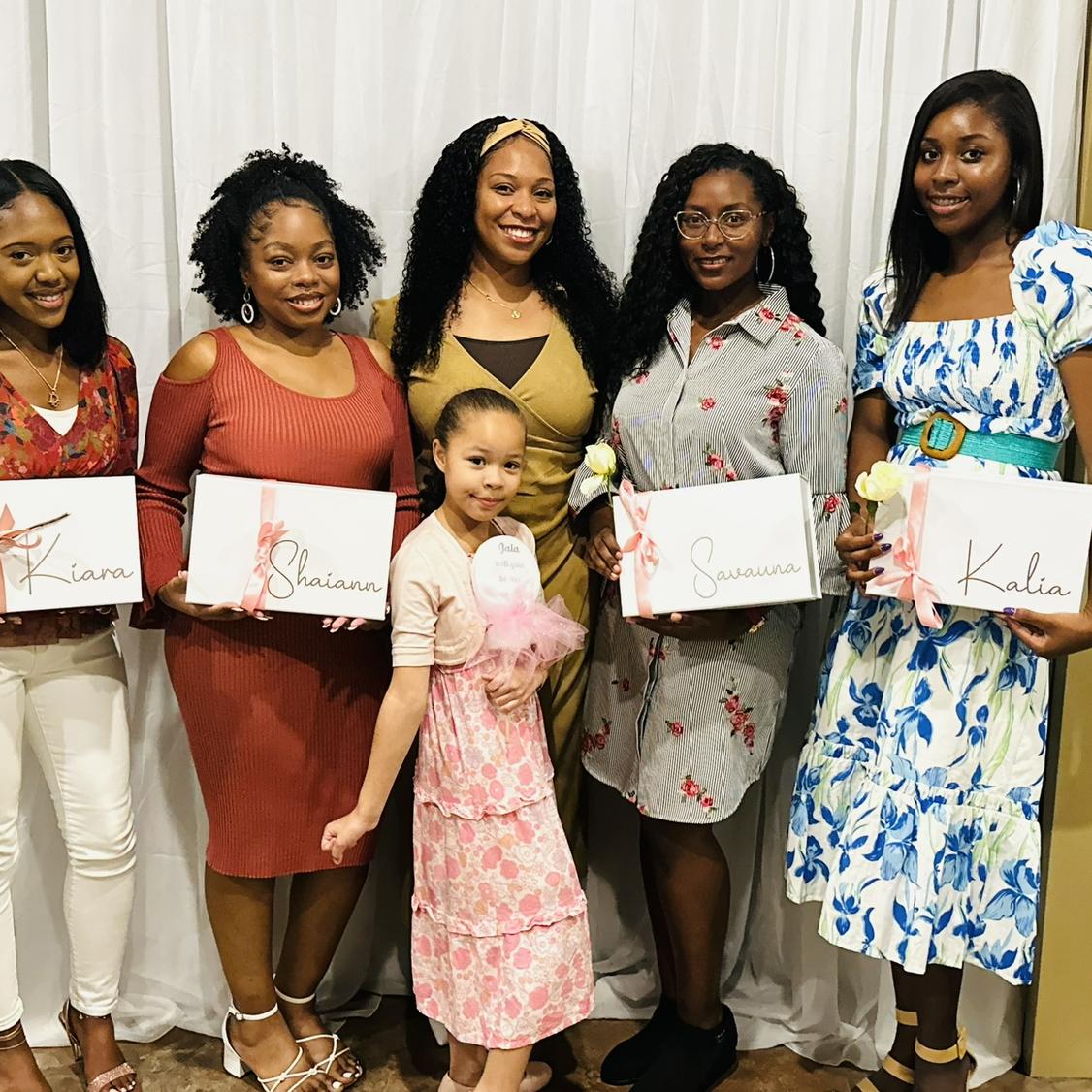 The bridesmaids and flower girl Jala
