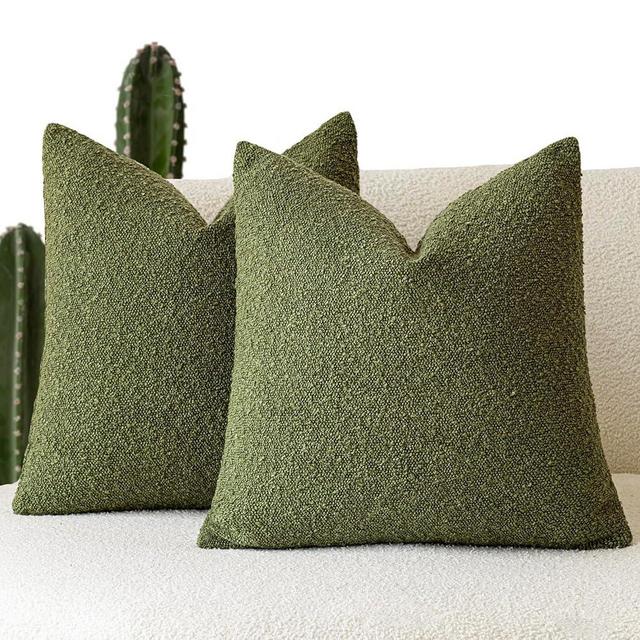 Foindtower Pack of 2 Modern Textured Boucle Throw Pillow Covers Accent Solid Decorative Pillow Cases Cozy Woven Couch Cushion Case for Chair Sofa Bedroom Living Room Home Decor, 20 x 20 Inch,Green