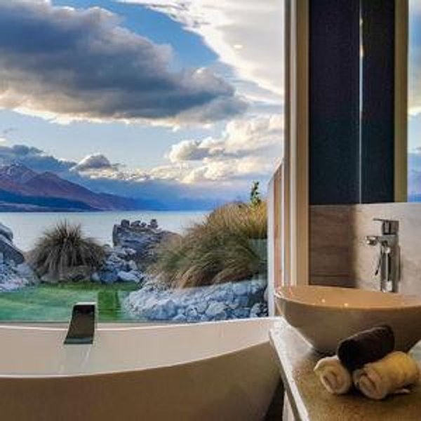 Stay at the Lakestone Lodge, Lake Pukaki