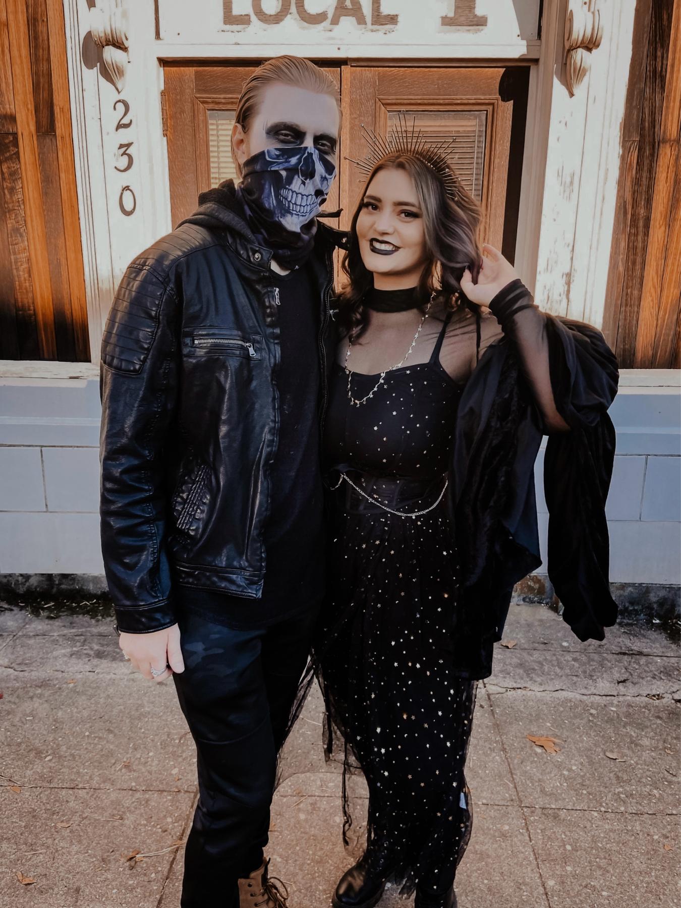 Halloweentown 2022
Our favorite time of the year! We wanted to go all out for our trip to the famous Halloweentown in St. Helens Oregon 🦇