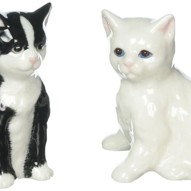 Cosmso Gifts 20759 Black and White Cats Salt and Pepper Shakers
