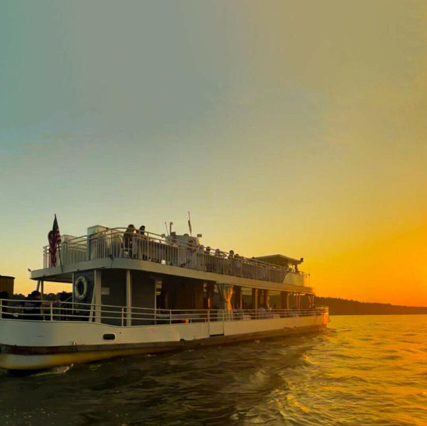 Sunset Dinner Cruise in Wisconsin Dells
