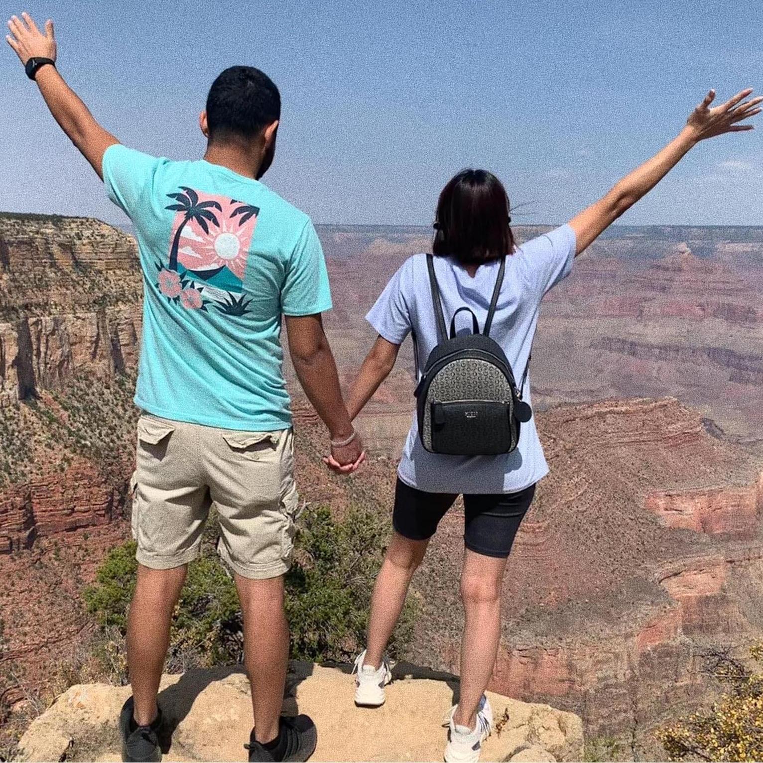 First time seeing the Grand Canyon together.
Nuestra primera ves en el Gran Cañón. Una vista inolvidable!